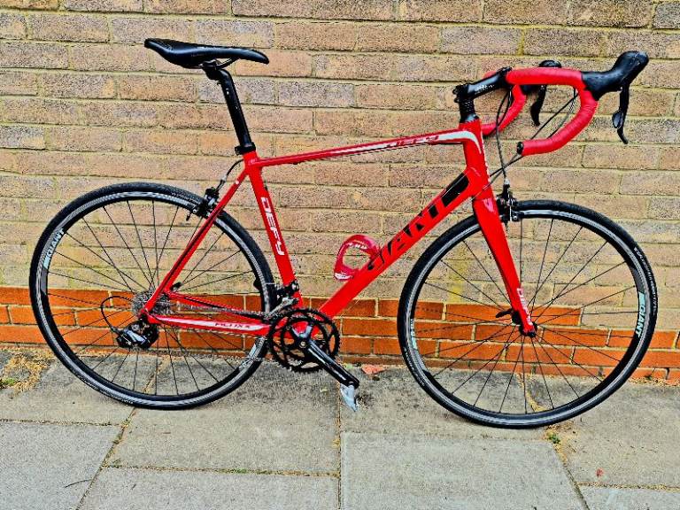 GIANT DEFY ALUXX SHIMANO SORA GROUPSET ALLOY CARBON FIBRE ROAD BIKE MD TO LG FRAME 