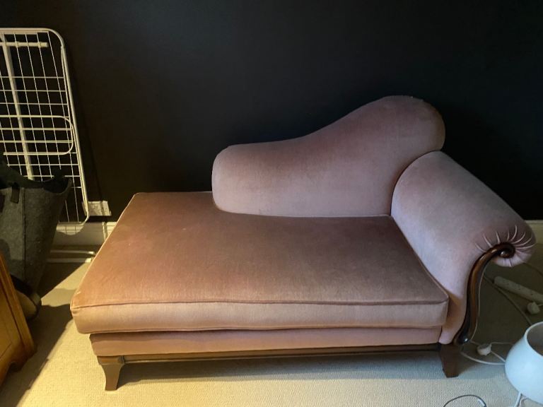 Lovely Pink Velvet Chaise Longue – Good Condition