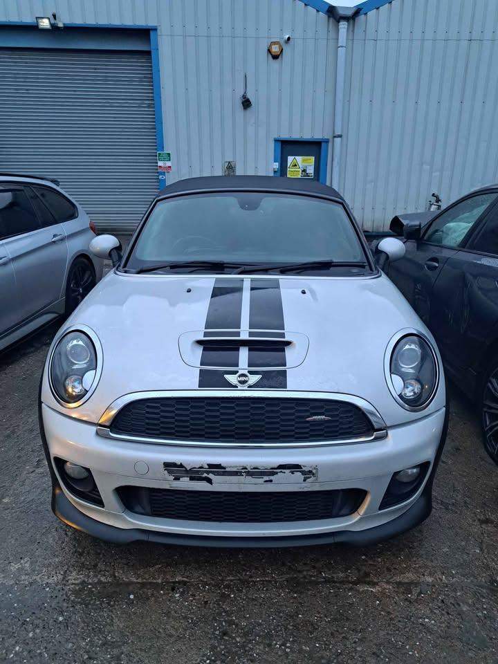 MINI COOPER ROADSTER 2.0D R59 DISMANTLING PARTS BUMPER BONNET LIGHT STEERING WHEEL HEAD UNIT