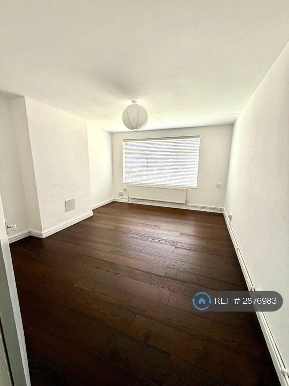 1 bedroom flat in Walpole Court, London, W14 (1 bed) (#2876983)