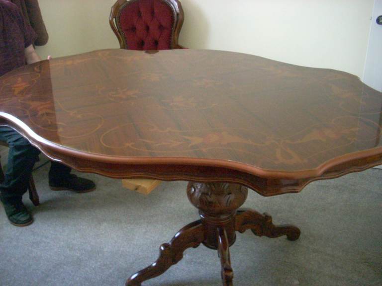 Victorian Style Dining Table & Six Chairs – Good Condition