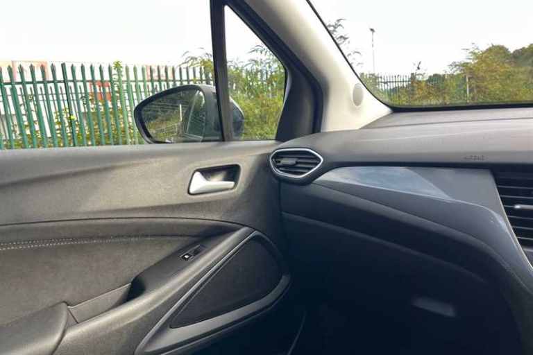 2022 Vauxhall Crossland 1.2i Turbo (130 PS) Ultimate 5 Door Petrol SUV *** 1 Owner / Full Vauxhal...