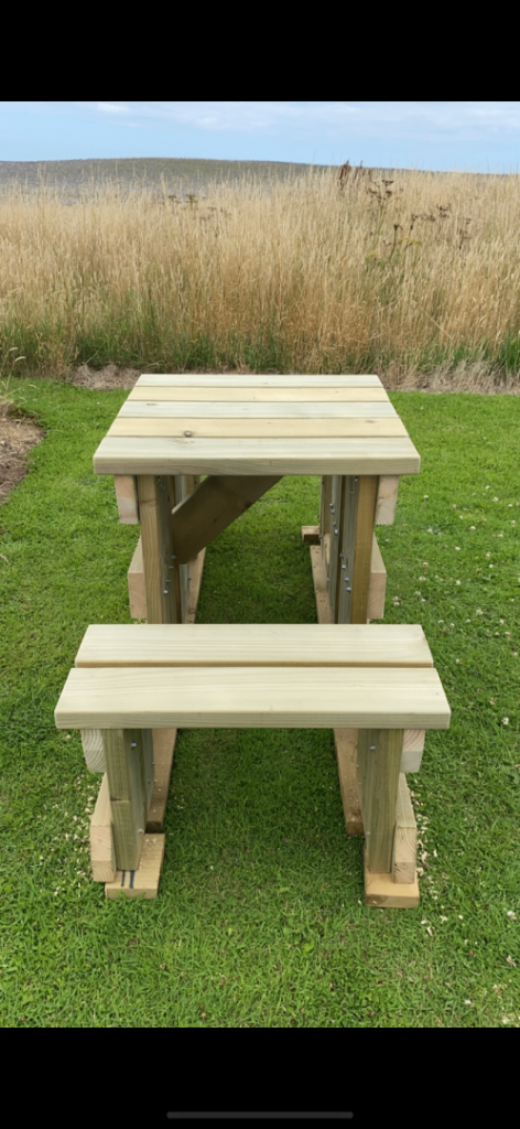 Picnic bench / table 