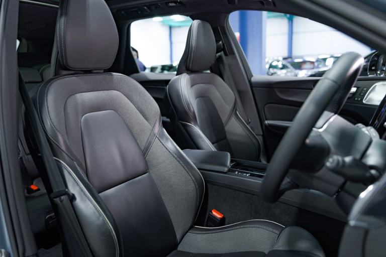 2022 Volvo XC60 2.0 B4D R DESIGN Pro 5dr AWD Geartronic ESTATE DIESEL Automatic