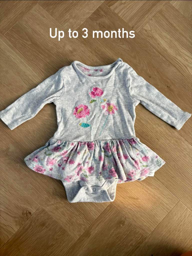 Job lot - 0-3 months baby bits £16 