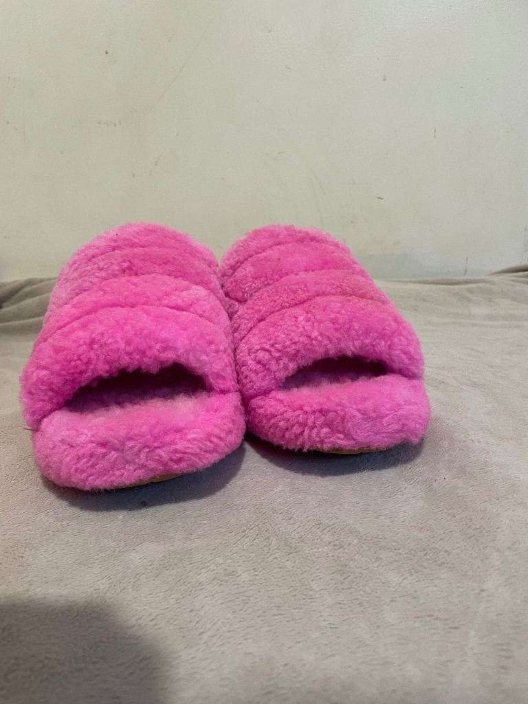 UGG Fluff Yeah Slide Slippers - Pink, Good Condition