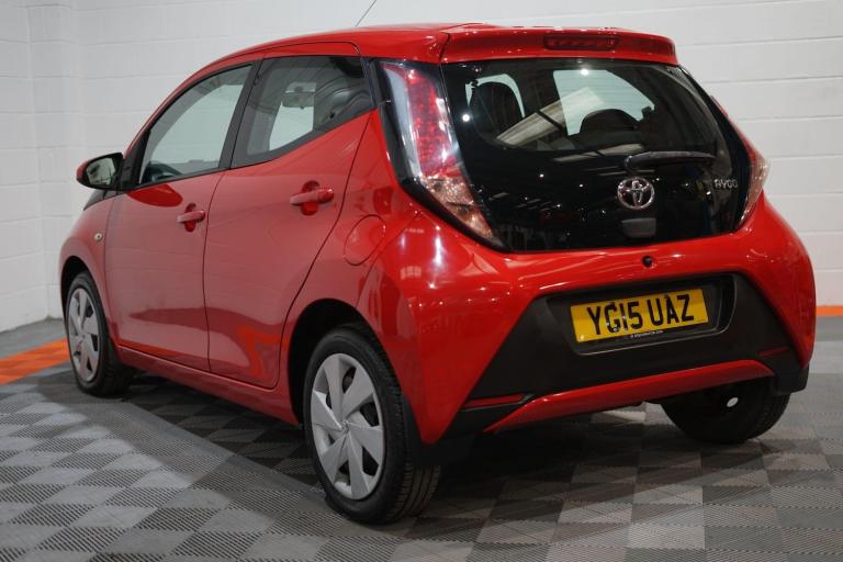 2015 Toyota AYGO 1.0 VVT-i x-play Euro 5 5dr Euro 5 HATCHBACK Petrol Manual