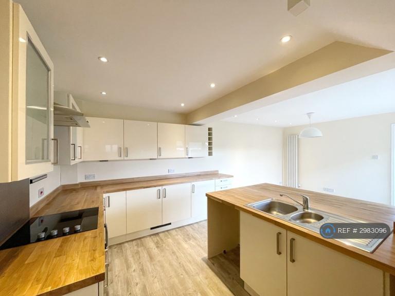4 bedroom house in Green Park Road, Norwich, NR10 (4 bed) (#2983096)