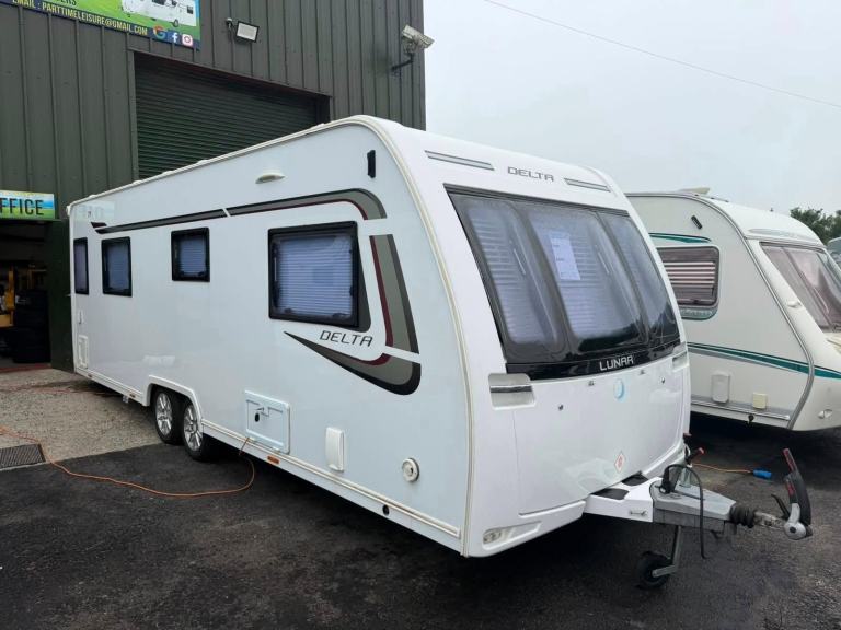 2015 LUNAR DELTA TI - 4 BERTH CARAVAN