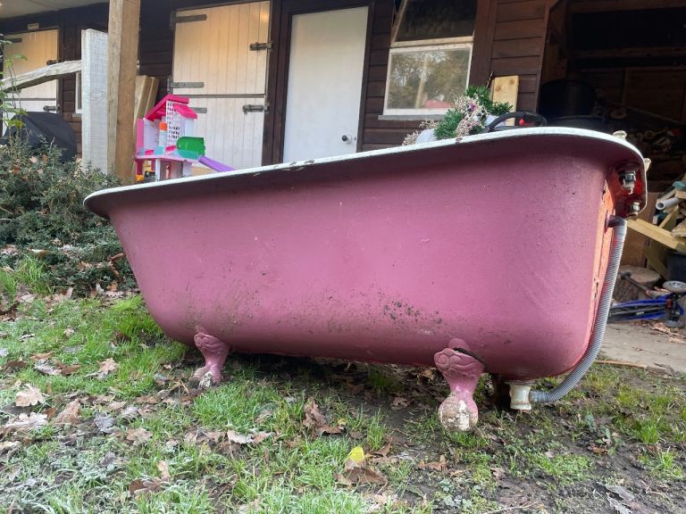 Vintage Cast Iron Bath – Project / Restoration for sale 