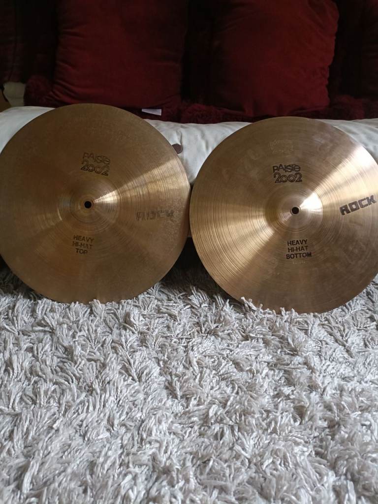 Cymbals: paiste 2002 hi hats, pst7 crash, china, krut hi hats