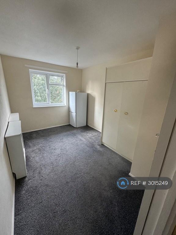 2 bedroom flat in Dyke Drive, Orpington, BR5 (2 bed) (#3015249)