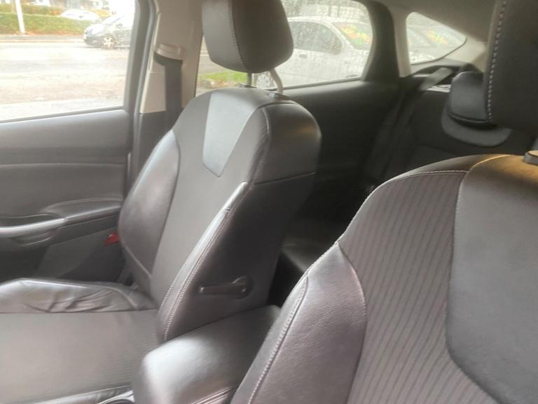 2011 Ford Focus 1.6T EcoBoost Titanium X Euro 5 (s/s) 5dr HATCHBACK Petrol Manual