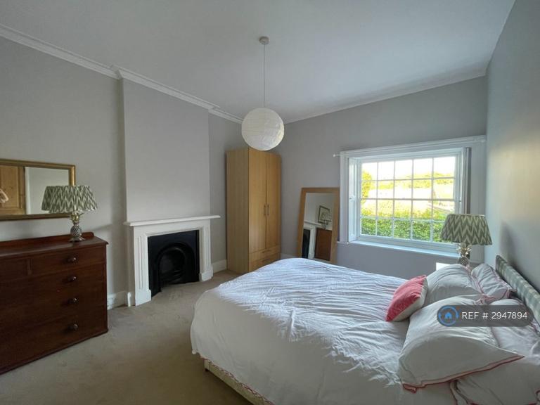 1 bedroom flat in Vicarage Lane, Olveston, Bristol, BS35 (1 bed) (#2947894)