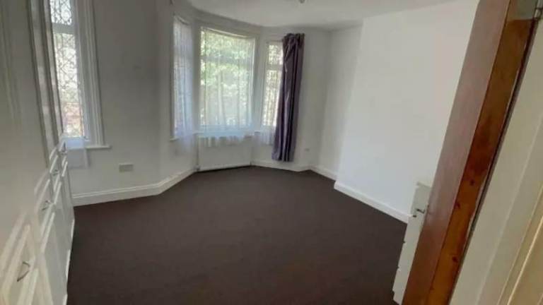 3 Bedrooms Flat in Plaistow - Excellent condition