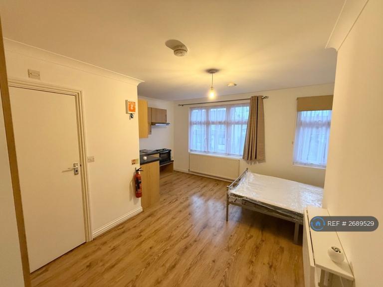 1 bedroom in Ethelbert Gardens, Ilford, IG2 (#2689529)