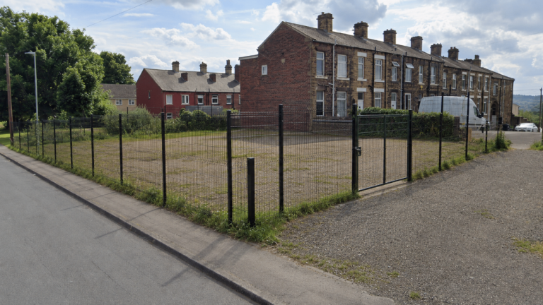 Secure Parking for Car/Van/Truck/Trailer - 24/7 Access | CCTV Coverage | Short & Long Term Available