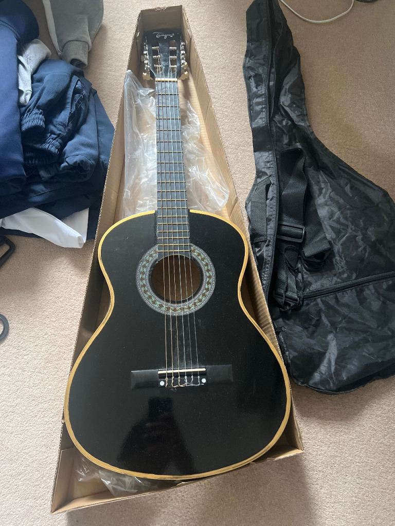 Royal Black Acoustic Guitar with Gig Bag – As Good As New