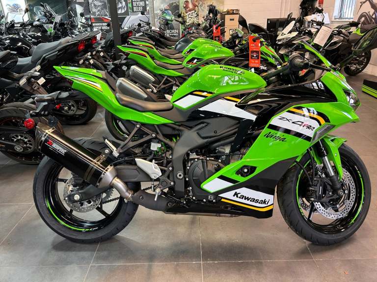NEW Kawasaki MOTORCYCLE Ninja ZX-4RR PERFORMANCE SAVE £700