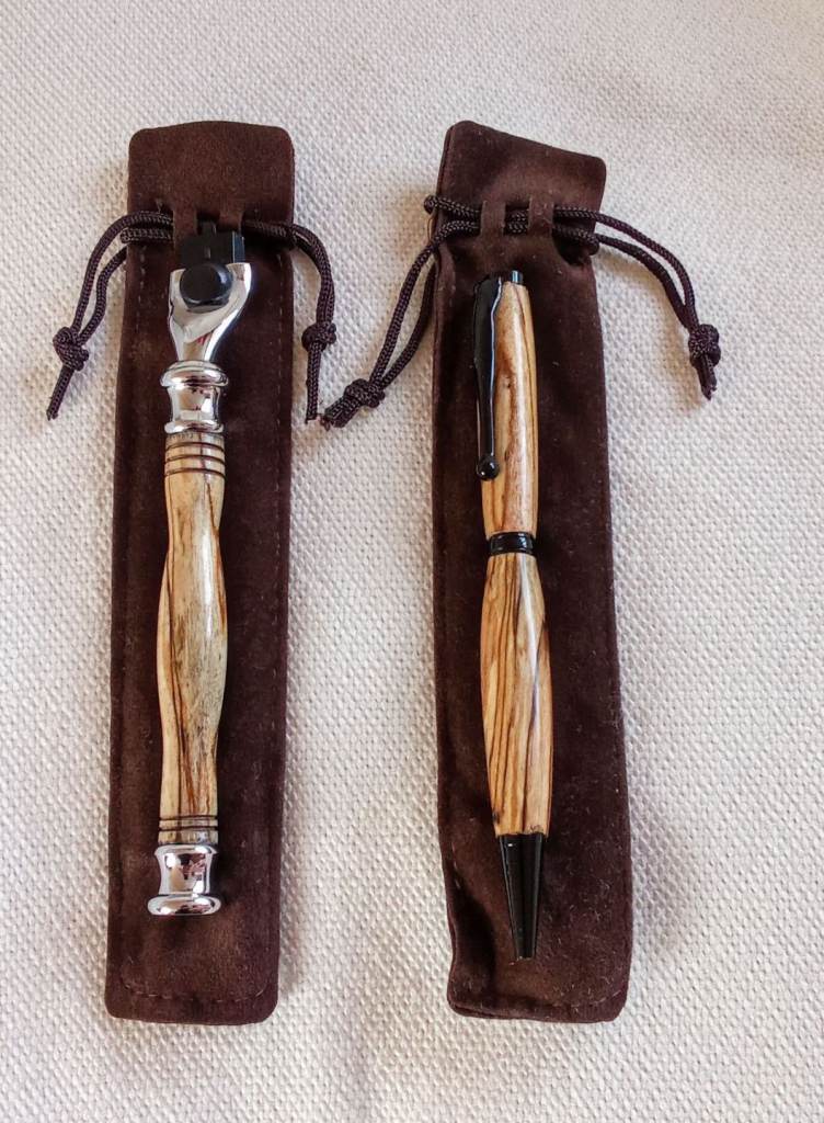 Shaver and pen set