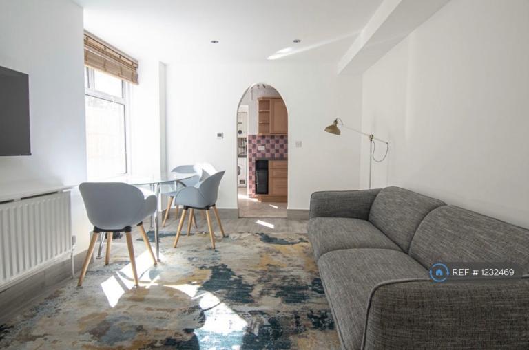 2 bedroom flat in Glengall Road, London, NW6 (2 bed) (#1232469)