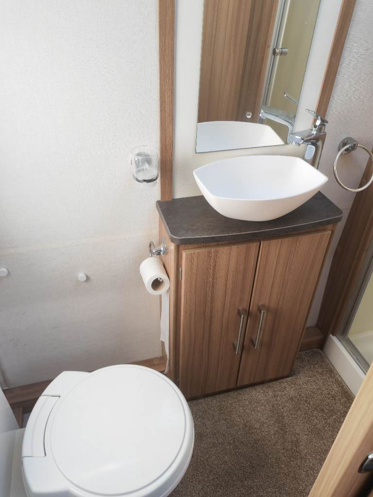 4 berth twin axle