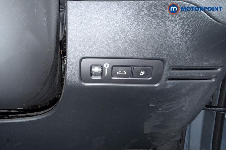 2022 Volvo XC40 1.5 T4 Recharge PHEV Plus Dark 5dr Auto SUV Hybrid Automatic