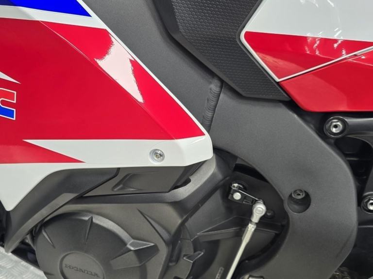 HONDA CBR1000 R