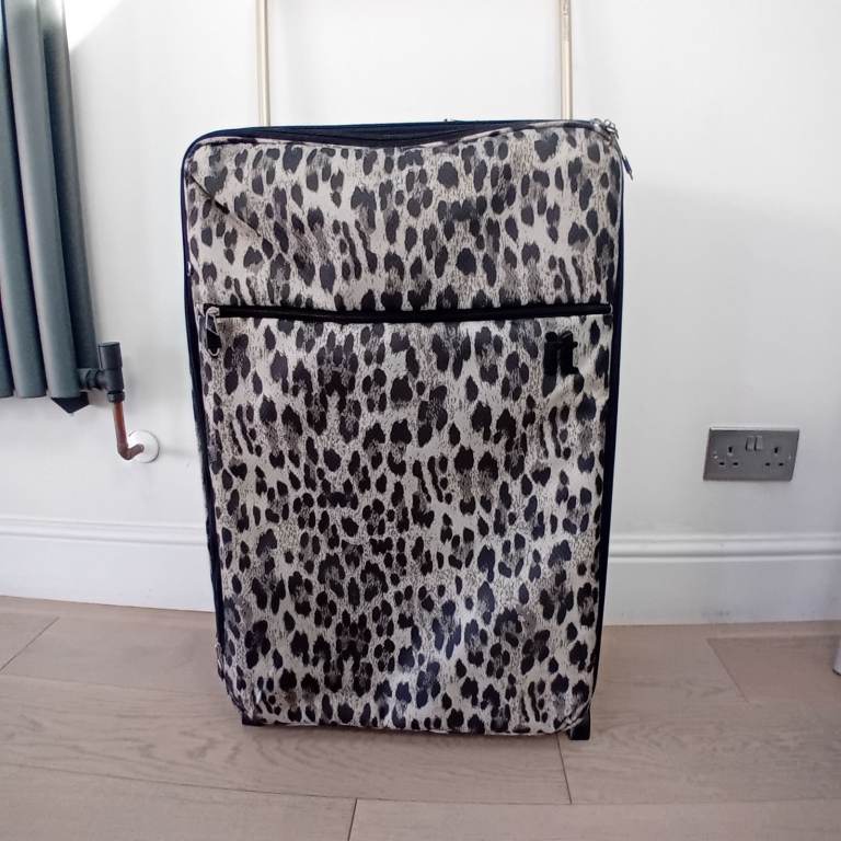 Reducwd! £15-£10 IT Luggage World's Lightest Suitcase – Leopard Print,  Soft Shell Good Condition