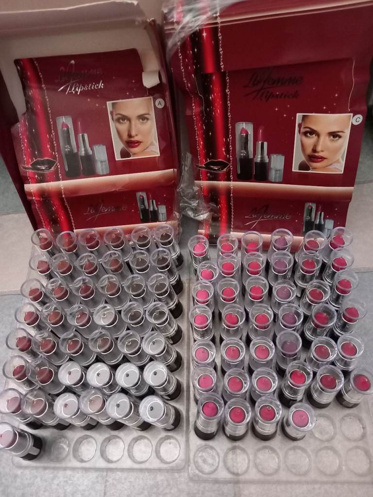 New lipsticks.  2 whole trays all for £3  Suggested use repurposing. 