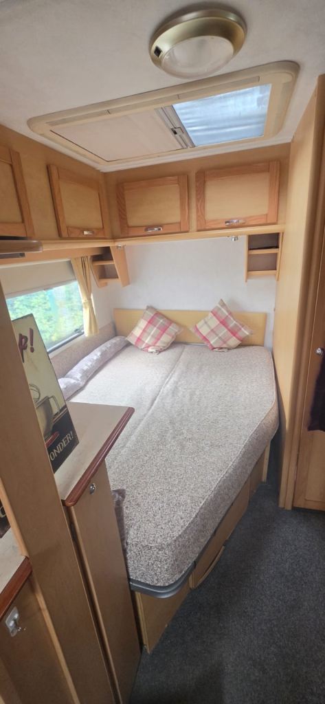 2004 Elddis Avante 534 4 birth - fixed bed 