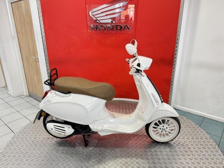 2024 '24' Vespa Justin Bieber 125