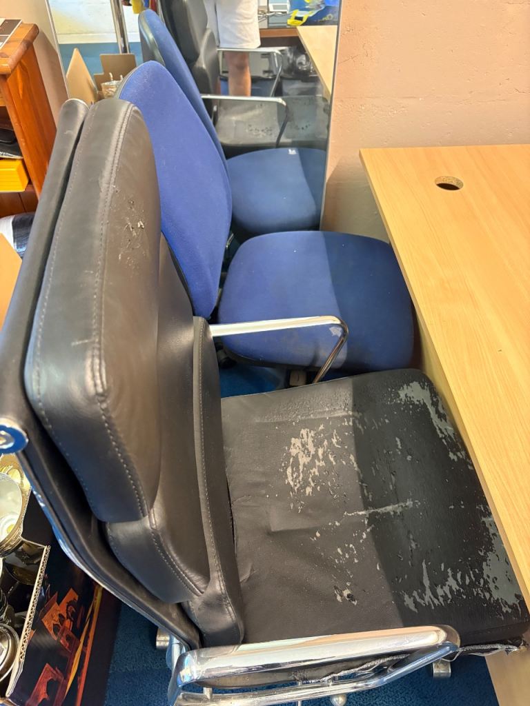 FREE - Desk & Office Chairs 