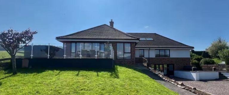 Large furnished en-suite Room to rent