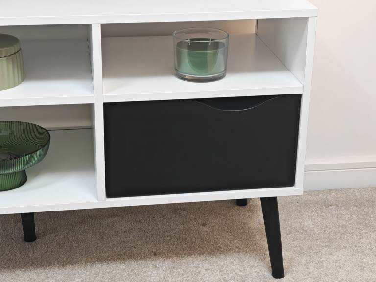 Black & White TV unit