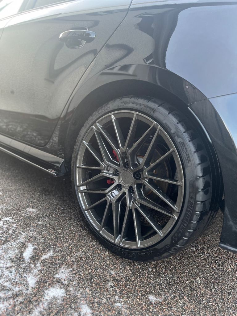 Full Set of 18" Japan Racing JR38 Alloys finished in Hyper Grey with Michelin Super Sport Tyres