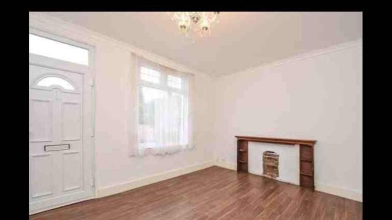 large quiet Double room to let in South Norwood (Woodside area) 