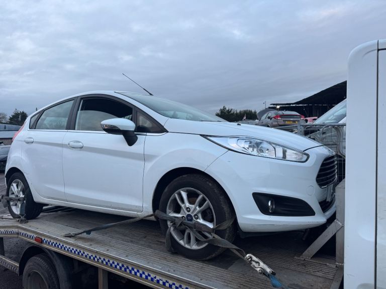 Ford fiesta mk7.5 1.0 Eco boost white 2015 BREAKING FOR PARTS 