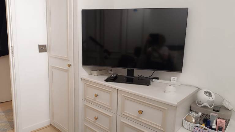 Samsung UE43AU7100K 43” 4K Smart TV – Excellent Condition