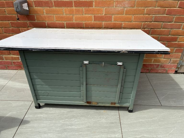 Pet House for outdoors, Large and Insulated.