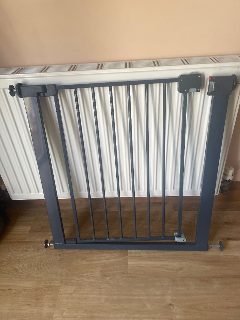Dog gate , high quality , as new