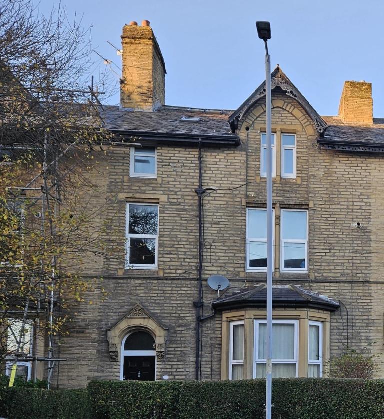 Modern 1-Bedroom Flat All Bills Included – Bradford BD8