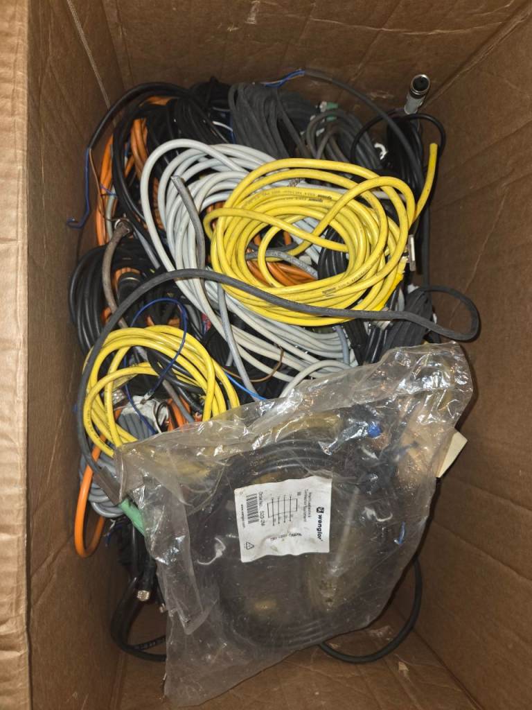 Joblot machine cables mixed colours.