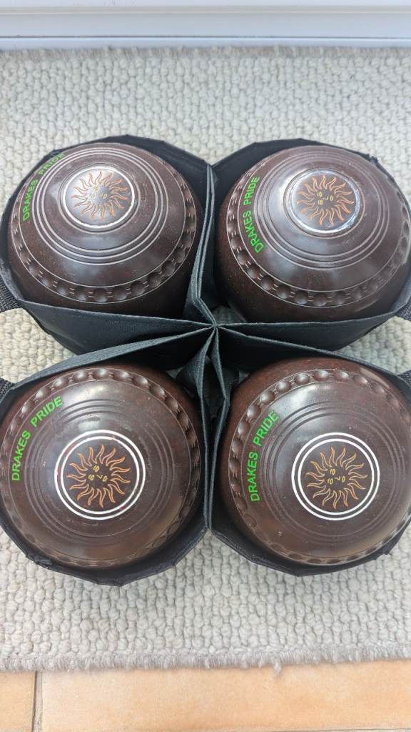 Drakes Pride Lawn Bowls Set – Brown, Good Condition