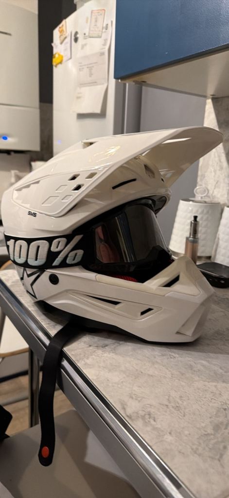 Brand new Alpinestars sm5 medium helmet with 100% goggles 