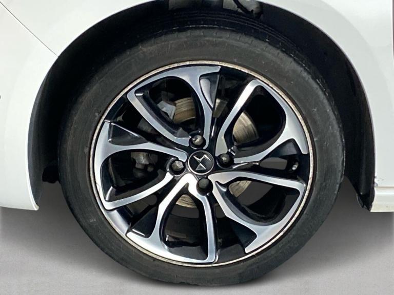 2017 DS Automobiles Ds4 Prestige Puretech S/s 4 Puretech Prestige S/S Hatchback PETROL Manual