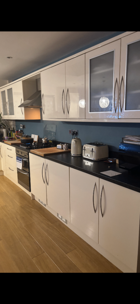 Full cream gloss kitchen 