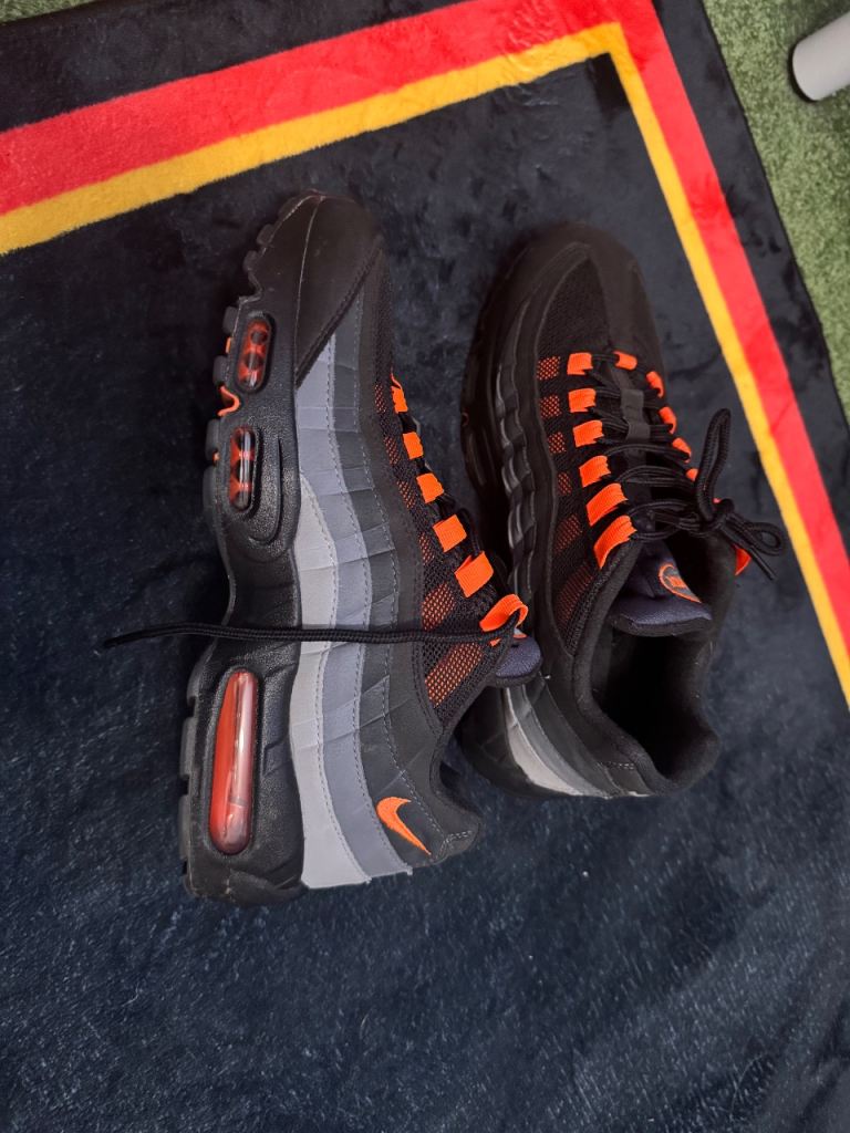 Nike Air Max 95 Trainers Black/Orange – fantastic condition ,size 8