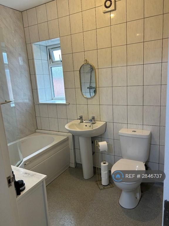 2 bedroom flat in Station Road, Shirebrook, Mansfield, NG20 (2 bed) (#2846737)