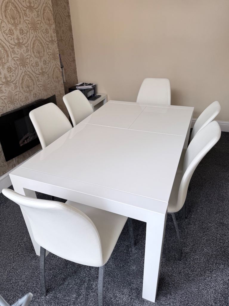 White Extendable Dining Table with 6 Chairs – Good Condition